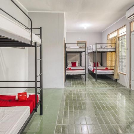 Reddoorz Hostel Near Adisucipto Airport Yogyakarta Kalasan Екстериор снимка