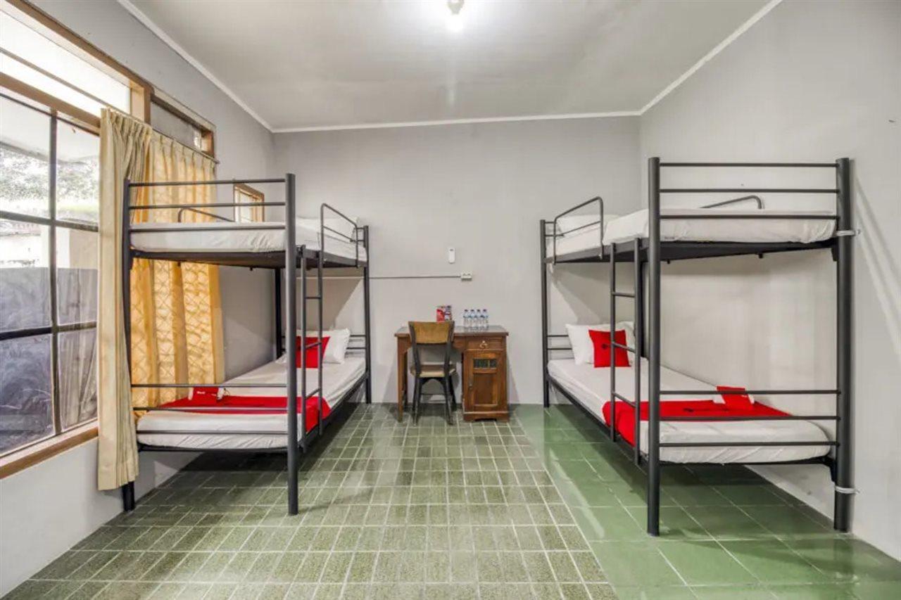 Reddoorz Hostel Near Adisucipto Airport Yogyakarta Kalasan Екстериор снимка
