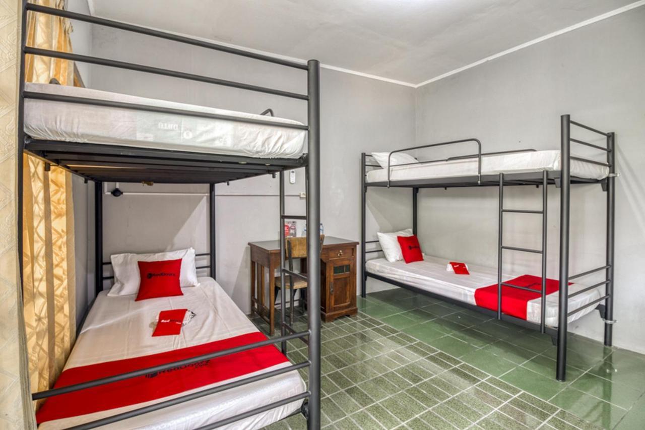 Reddoorz Hostel Near Adisucipto Airport Yogyakarta Kalasan Екстериор снимка